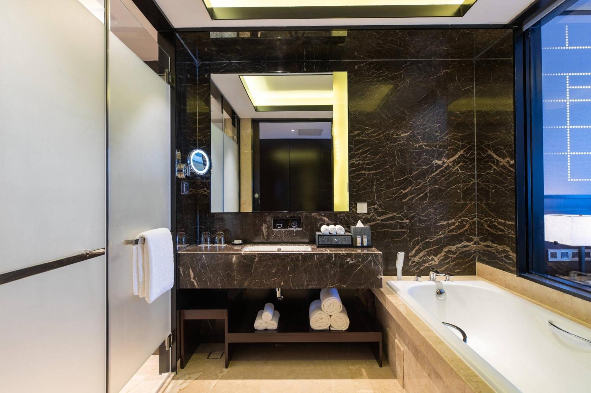 Renaissance Shenyang West Hotel Bagian luar foto